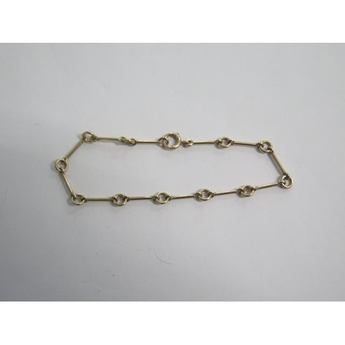 90 - A 9ct yellow gold bracelet - Length 17cm - approx weight 4.5 grams