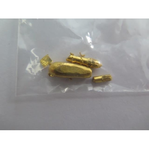 91 - Two pieces of gilt metal - surface test to approx 22ct - approx weight 6.8 grams and some smaller pi... 