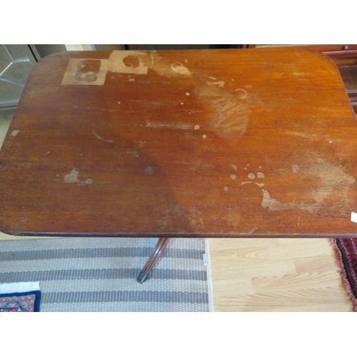 565 - A 19th century mahogany side table with a rectangular top