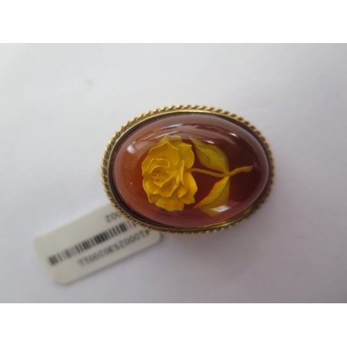 116 - A 9ct yellow gold engraved amber brooch - 28mm x 20mm - ex jewellers stock