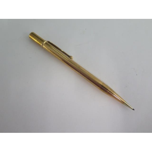 126 - A 9ct yellow gold cased propelling pencil - Length 12cm - approx 23.2 grams - some small denting but... 