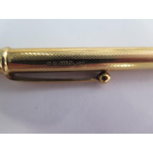 126 - A 9ct yellow gold cased propelling pencil - Length 12cm - approx 23.2 grams - some small denting but... 