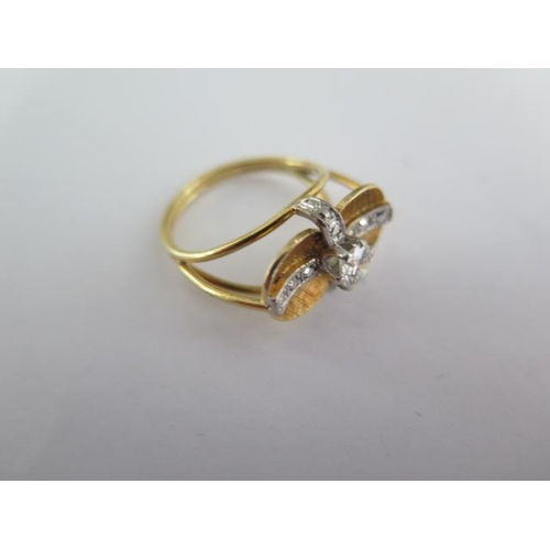 132 - An unusual yellow gold diamond ring with a central diamond - approx weight 0.35ct - ring size M - ap... 