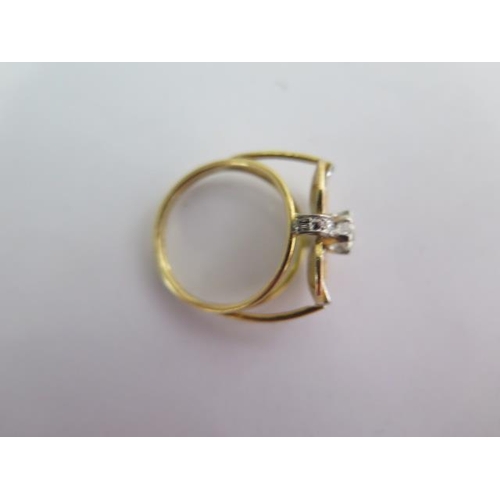 132 - An unusual yellow gold diamond ring with a central diamond - approx weight 0.35ct - ring size M - ap... 