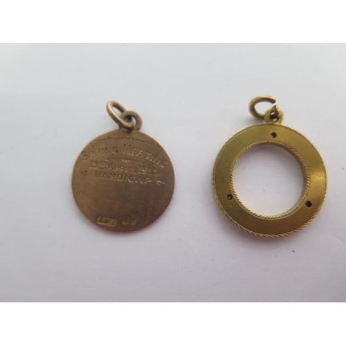 138 - An 18ct yellow gold circular pendant/fob - approx weight 9.6 grams and a 9ct medallion fob - approx ... 