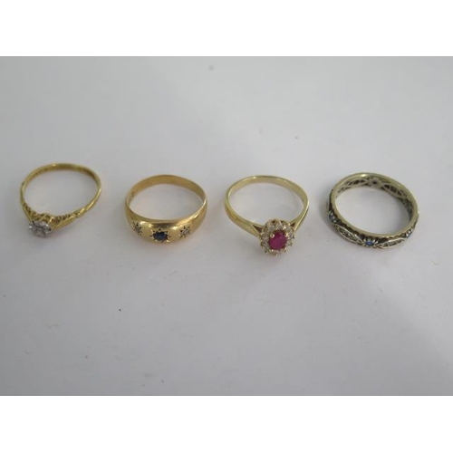 15 - Two 9ct gold rings approx weight 5.5 grams and two 18ct gold rings - approx weight 6 grams