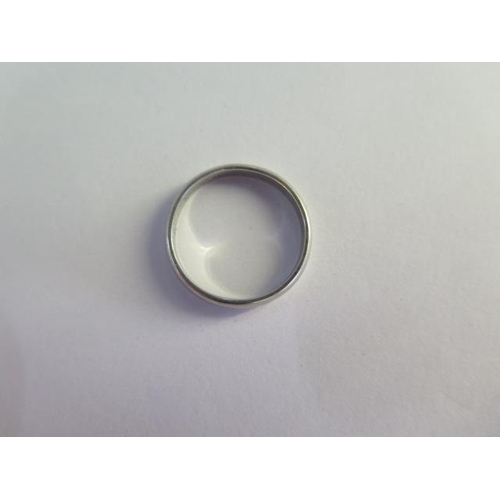 20 - A platinum 3mm band ring size K - approx weight 3.4 grams - generally good, some usage marks