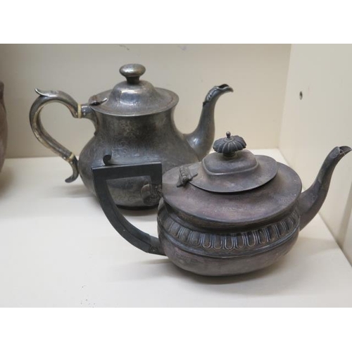 202 - Two silver teapots - total weight approx 31.6 troy oz