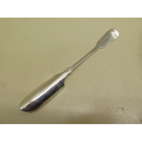 237 - A Victorian silver cheese scoop - London 1863/64 S1 - Length 24cm - Approx weight 2.2 troy oz - no e... 