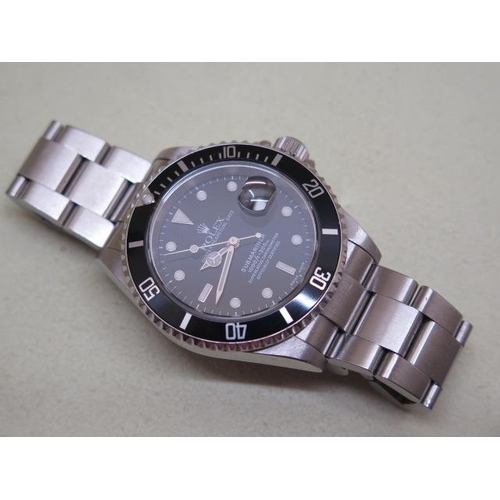 251 - A Rolex stainless steel Oyster Perpetual date Submariner bracelet wristwatch model 16610 serial Y781... 