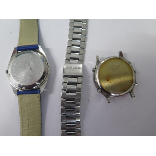 254 - A Seiko Quartz SU stainless steel wristwatch on a blue faux crocodile strap - running, with new batt... 