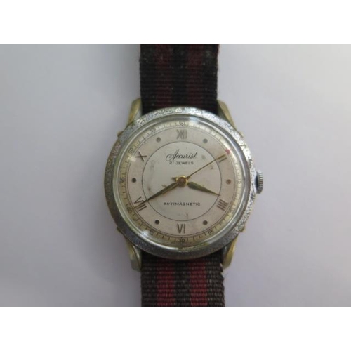 261 - A manual wind Accurist 21 Jewel gents wristwatch - 32mm case - some wear to case, running