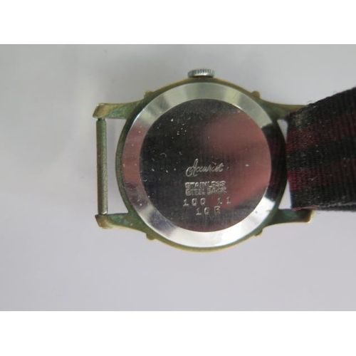 261 - A manual wind Accurist 21 Jewel gents wristwatch - 32mm case - some wear to case, running