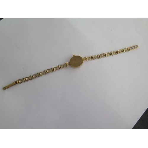 270 - A Sovereign 9ct ladies quartz bracelet wristwatch - approx wight 8.6 grams - probably needs a new ba... 