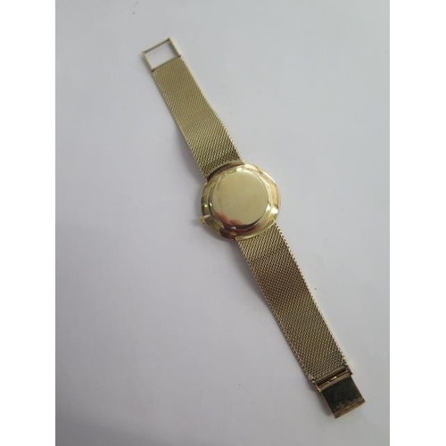 283 - A vintage 9ct gold Longines watch and bracelet - in very good condition - 34mm diameter case - total... 