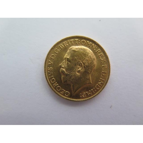 303 - George V gold full sovereign coin dated 1915