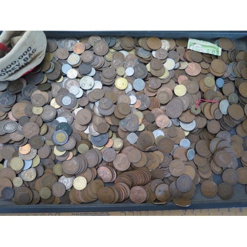 305 - A collection of British and World coinage