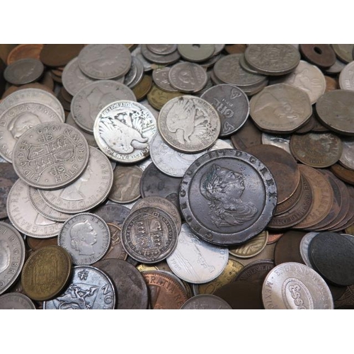 307 - A collection of World coins and banknotes