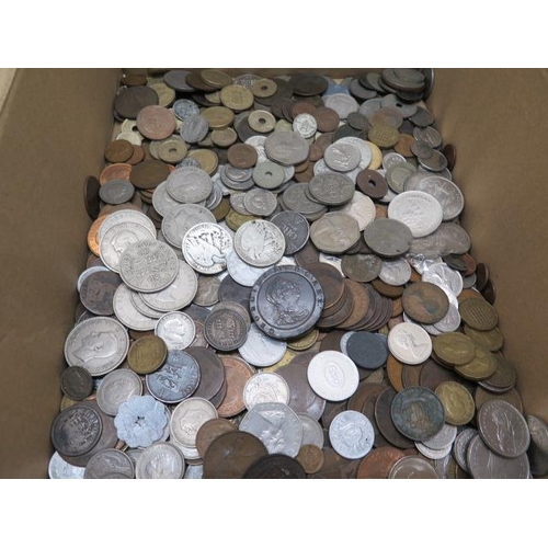 307 - A collection of World coins and banknotes