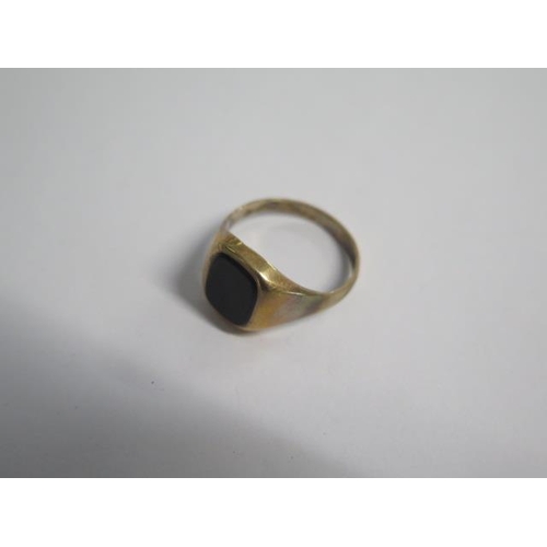 42 - A gilt metal signet ring size Y - approx weight 4.9 grams - surface tests to approx 9ct