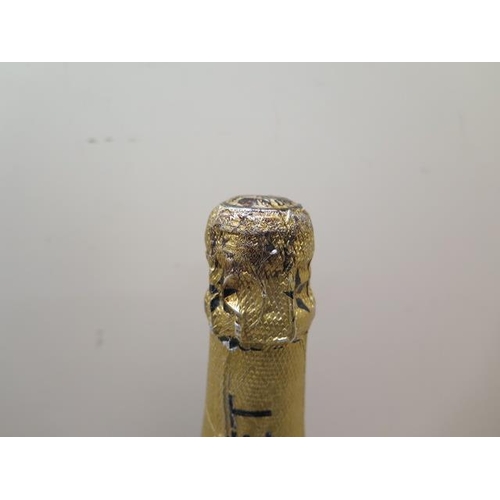 477 - A bottle of Moet & Chandon 1966 Finest Extra Quality Champagne - some leakage to seal