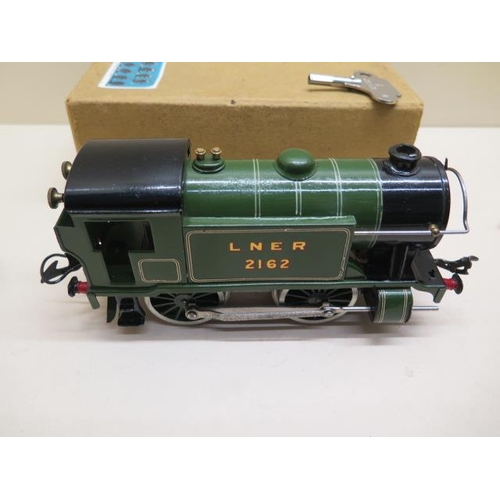 482 - Hornby O gauge tinplate clockwork locomotive - running with key