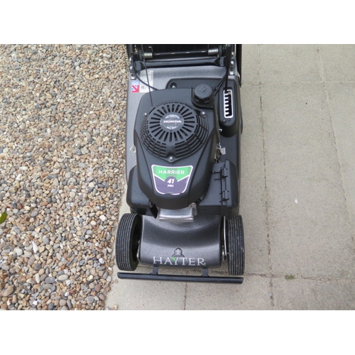 709 - A Hayter Harrier 41 Pro self propelled petrol lawnmower 16 inch cut with Honda engine , runs well bo... 