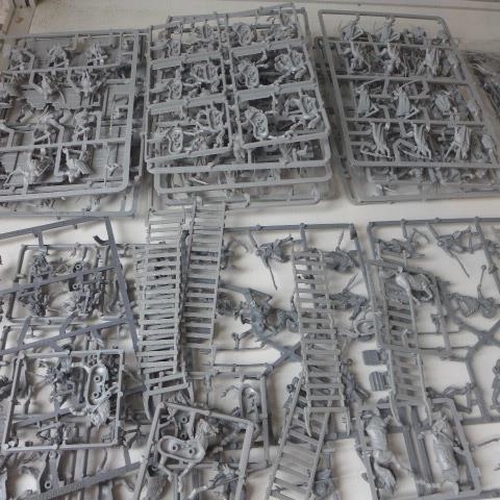 216 - A collection of plastic Lord of the Rings unpainted plastic figures, sprues - approx 25, some incomp... 