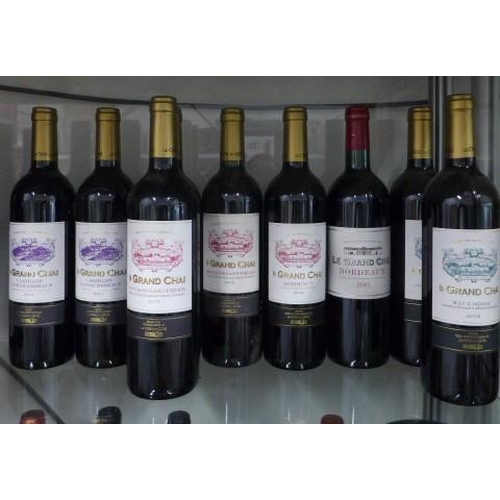 30 - Le Grand Chai Nine bottles of red wine - two Saint Emilion 2015 and one 2012, two Cotes de Bordeaux ... 