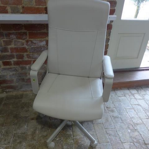 92 - A modern faux leather cream office chair