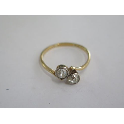 100 - An 18ct yellow gold two stone diamond crossover ring - each diamond approx 0.40ct - diamonds bright ... 