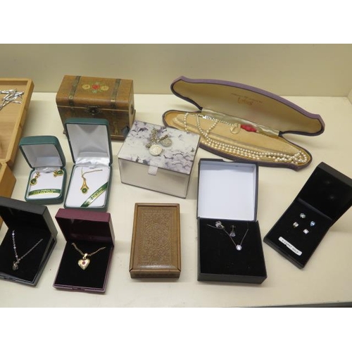 191 - A collection of assorted costume and other jewellery, silver bangle, boxes