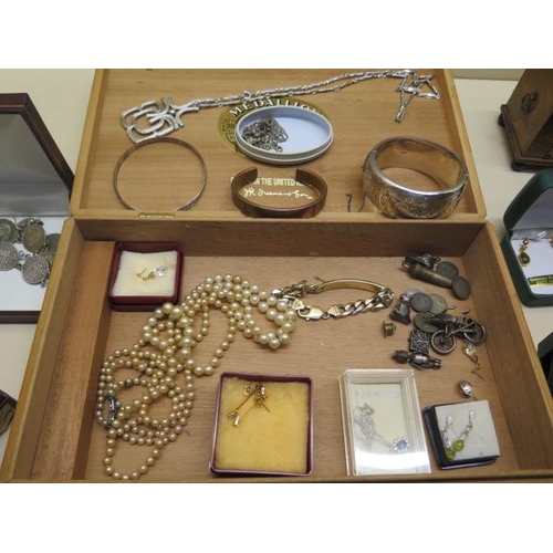 191 - A collection of assorted costume and other jewellery, silver bangle, boxes