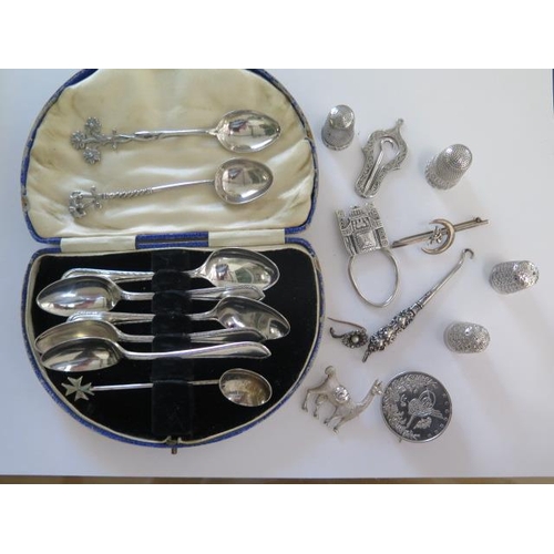 226 - A collection of silver and white metal spoons, thimbles, brooches etc - total weight approx 5 troy o... 