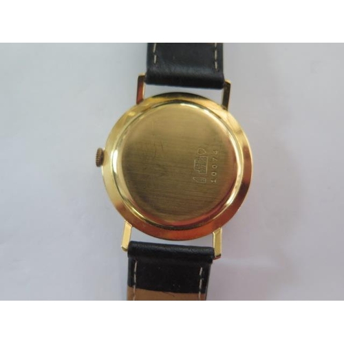 259 - An 18ct yellow gold manual wind gents Britix wristwatch with date, black dial, 33mm case, total weig... 