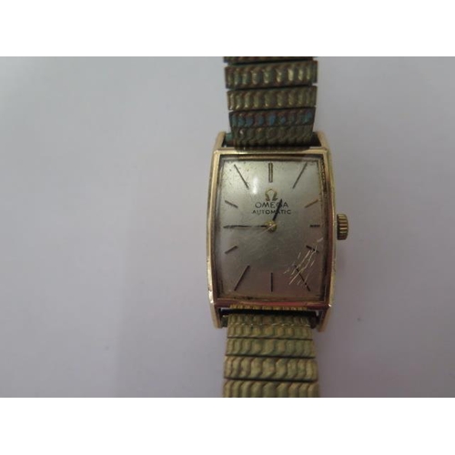 261 - A 9ct yellow gold ladies Omega wristwatch on a plated strap, not currently running, glass cracked, w... 