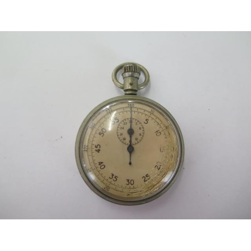 263 - An Air Ministry stopwatch, 50mm case, glass cracked but working order