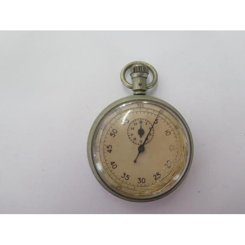 263 - An Air Ministry stopwatch, 50mm case, glass cracked but working order