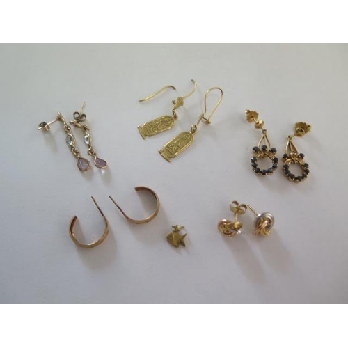 71 - A pair of 18ct drop earrings, approx 5 grams, 2 pairs of 9ct earrings (one broken) and a pendant app... 