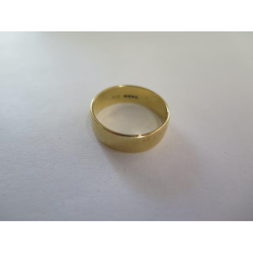 88 - An 18ct yellow gold band ring, size N, approx 4.3 grams