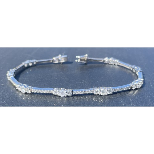 95 - A stunning Mappin and Webb 18ct white gold graduating diamond bracelet 3.80ct - Length 18cm - with b... 