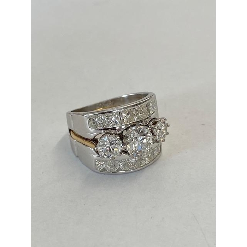 65 - A fine quality 18ct white and yellow gold diamond designer ring - total diamond weight approx 4ct - ... 