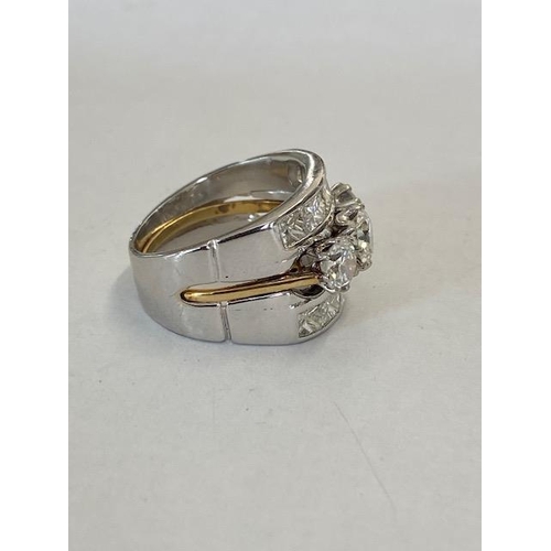 65 - A fine quality 18ct white and yellow gold diamond designer ring - total diamond weight approx 4ct - ... 