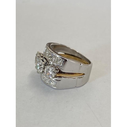 65 - A fine quality 18ct white and yellow gold diamond designer ring - total diamond weight approx 4ct - ... 