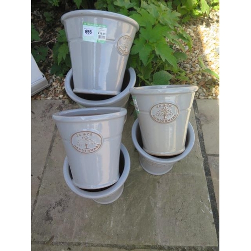 656 - A pair of JC & Co sky blue pots - Height 24cm and four matching smaller pots - Height 19cm - RRP £79... 