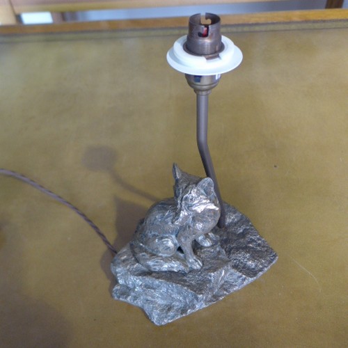 663 - A modern designer lamp by David Hunt in the form of a bronzed fox overall 37 cm tall