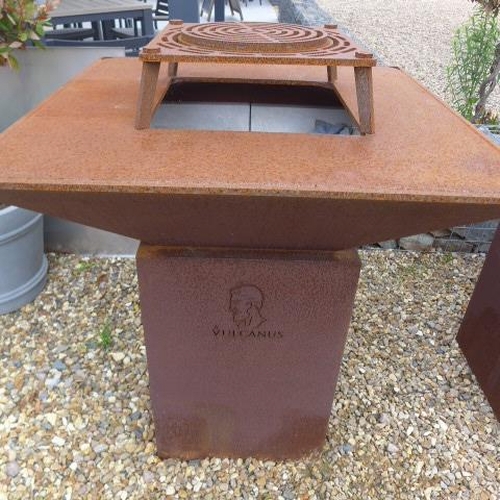 112 - A Vulcanus cast iron grill and firepit RRP £1,939 ex display model