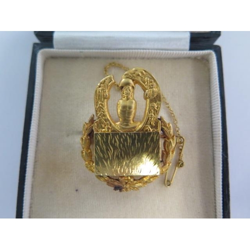 14 - A 9ct yellow gold Masonic brooch with box - approx weight 9.6 grams