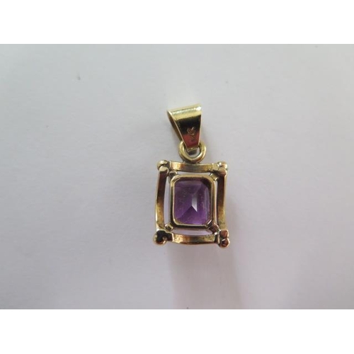 23 - A 14ct yellow gold amethyst pendant - Length 2.5cm - good condition - approx weight 4.5 grams