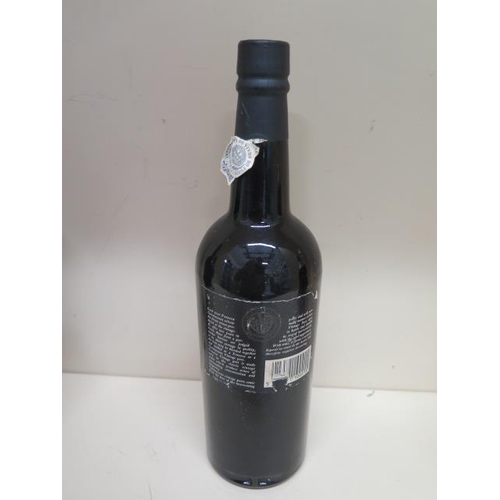 384 - A bottle of Guimaraens 1982 Vintage Port - bottle in 1984 - seal appears intact